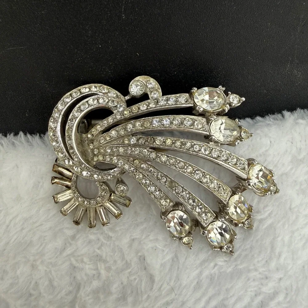 Vintage Rhinestone Fur Clip Silver Tone Spray Comet
